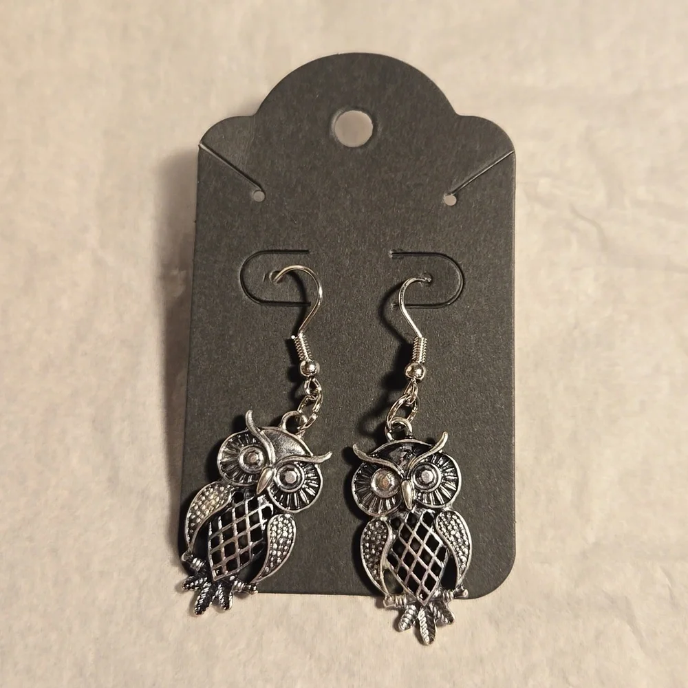 3/ $15 New Silver Owl Earrings - Picture 4 of 4